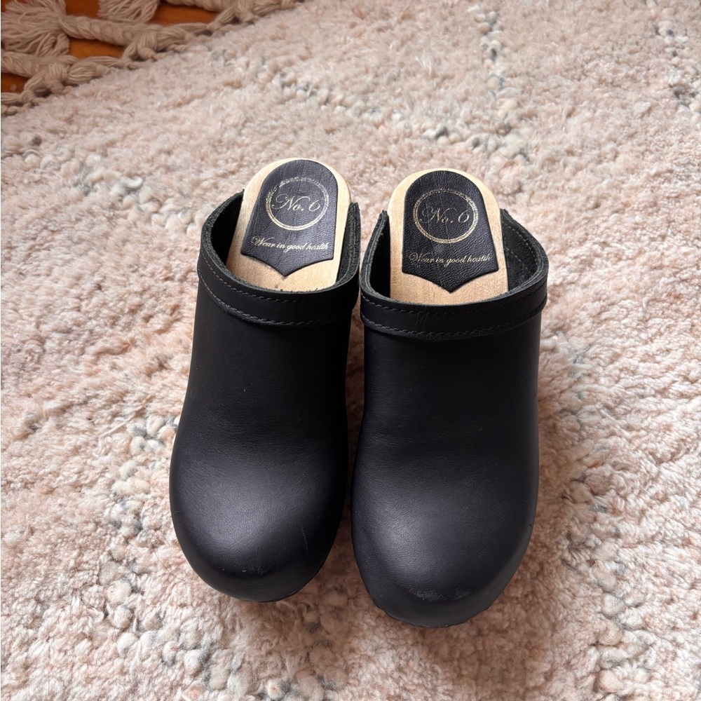 No. 6 Old School Black Leather Clogs